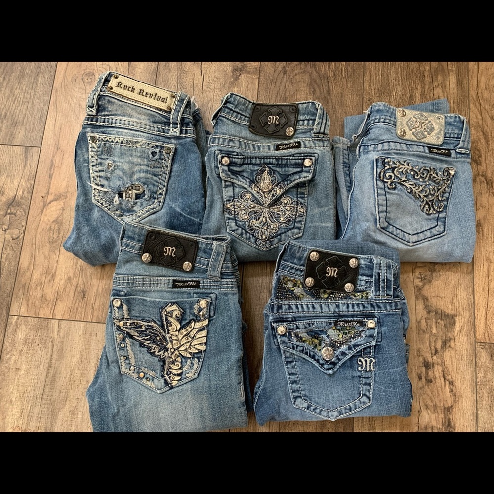 Miss Me boot cut. 5 pairs for $25.00 sold as a bundle.